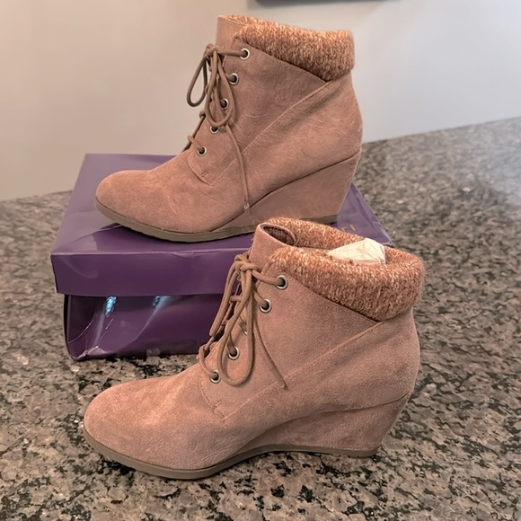 Madden Girl ankle wedge bootie NWT 7.5 - Picture 1 of 10